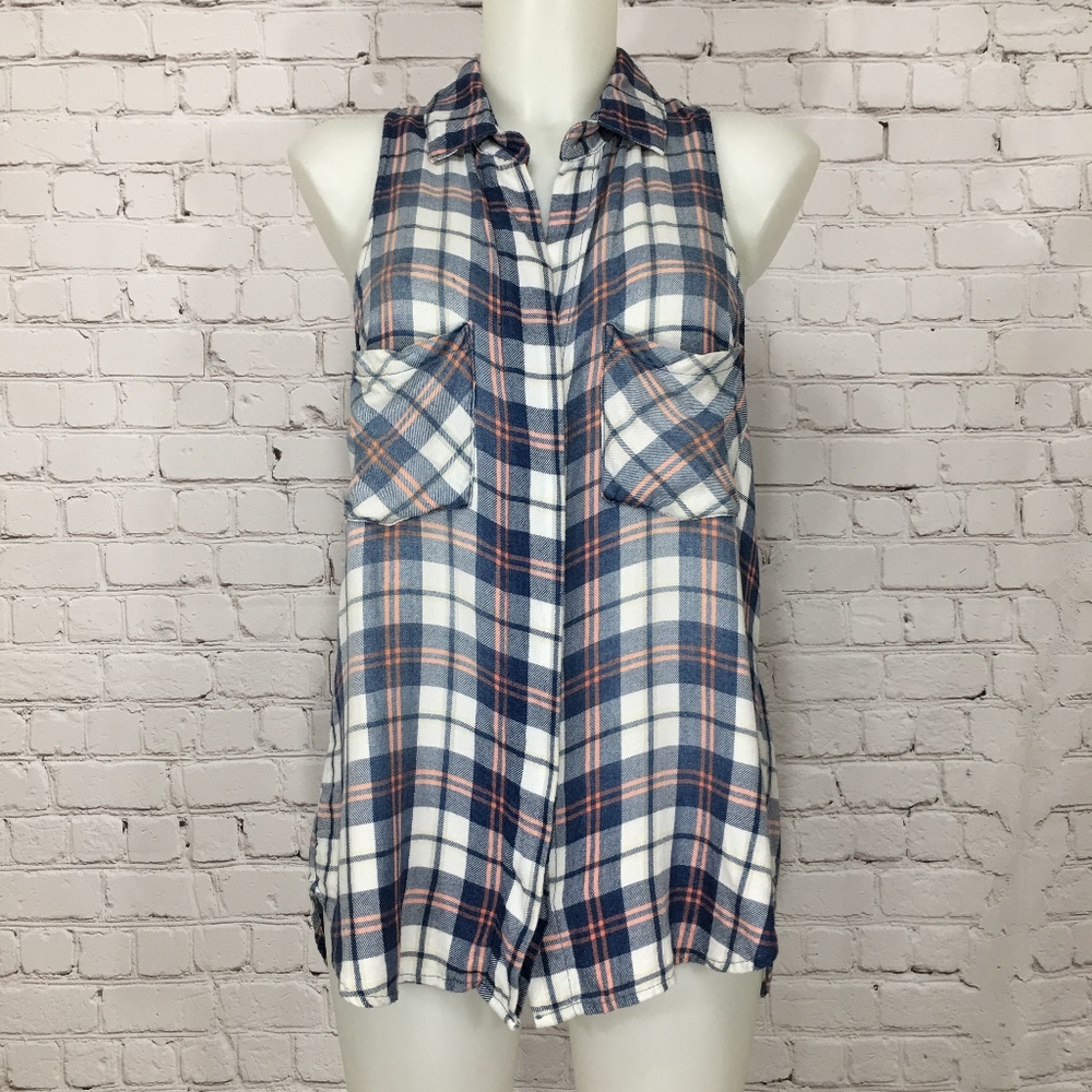 Plaid Sleeveless Shirt with Peplum on Back